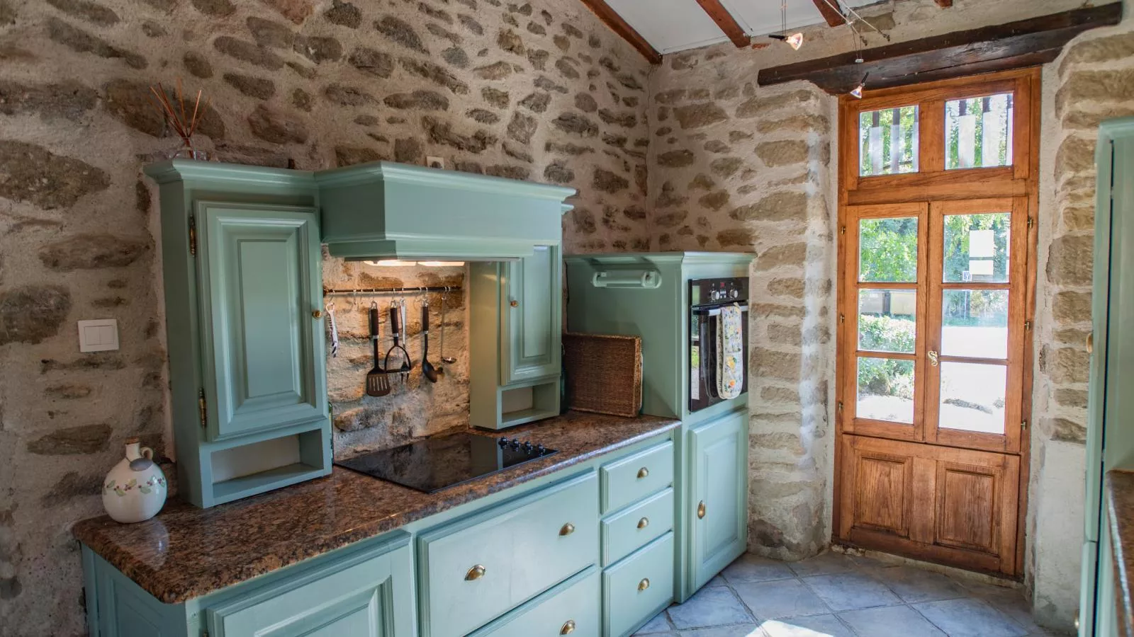 Le Pigeonnier de Villefloure-Kitchen