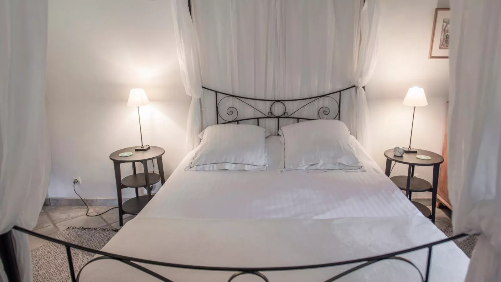 Le Pigeonnier de Villefloure-Bedroom