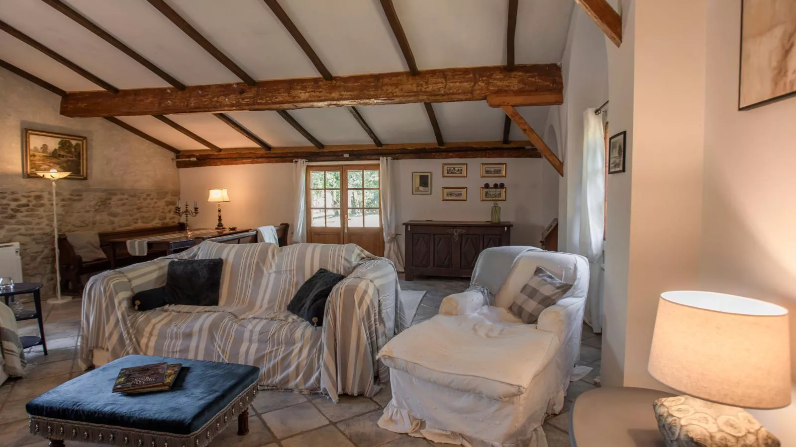 Le Pigeonnier de Villefloure-Living room