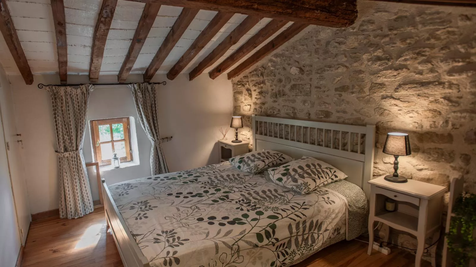 Le Pigeonnier de Villefloure-Bedroom