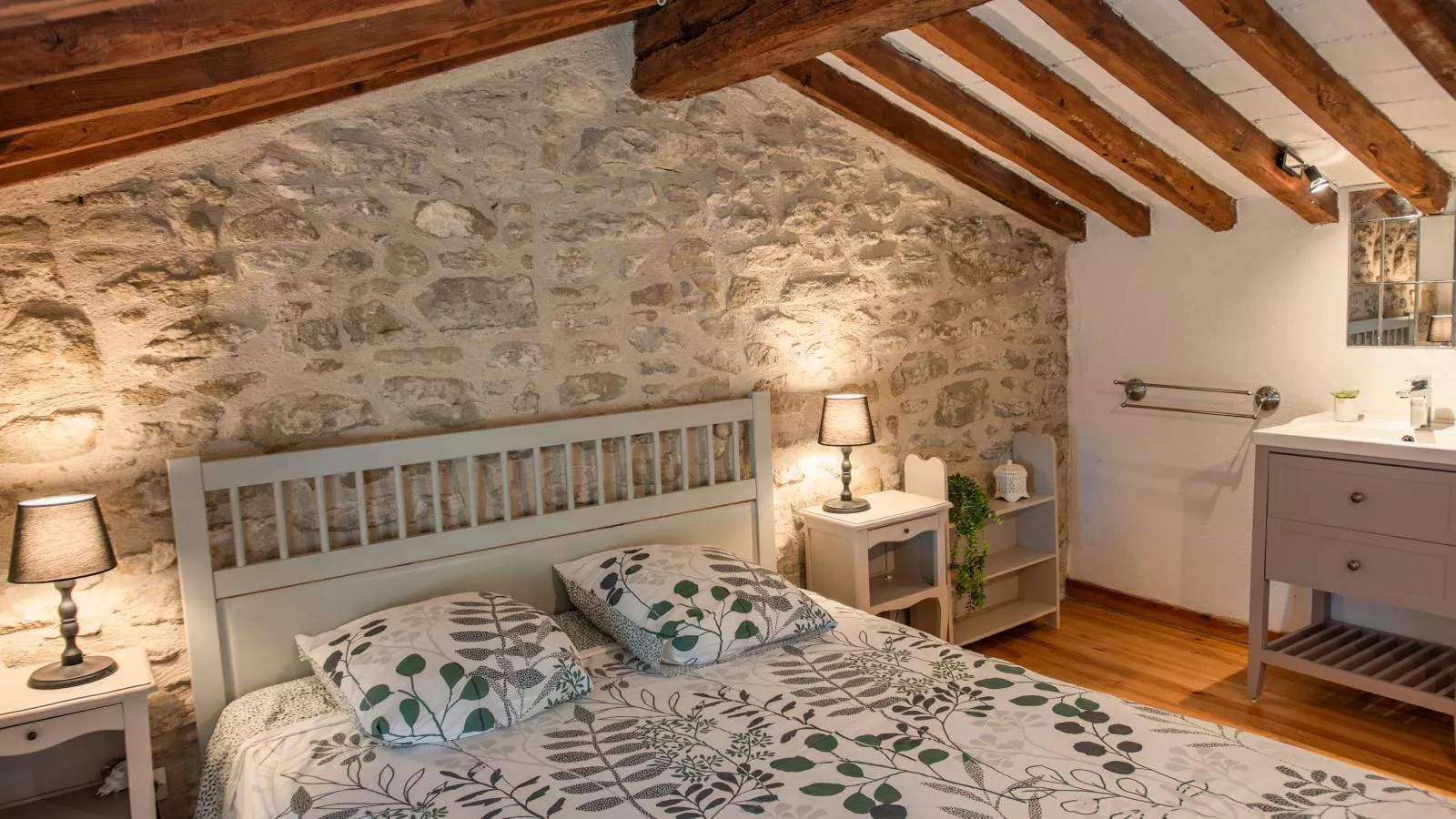 Le Pigeonnier de Villefloure-Bedroom