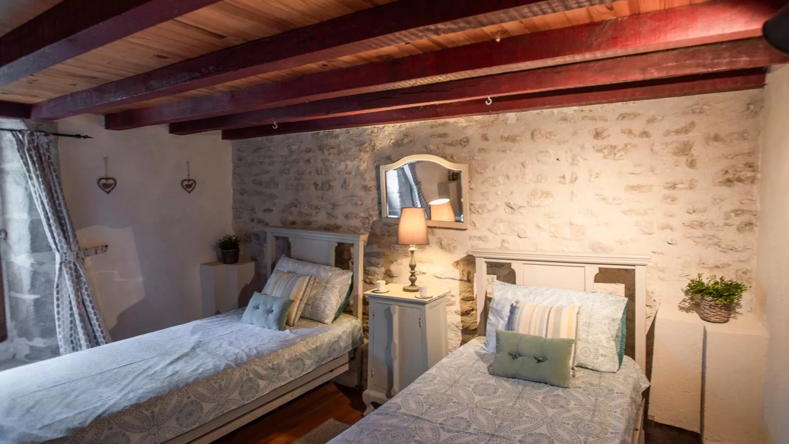 Le Pigeonnier de Villefloure-Bedroom