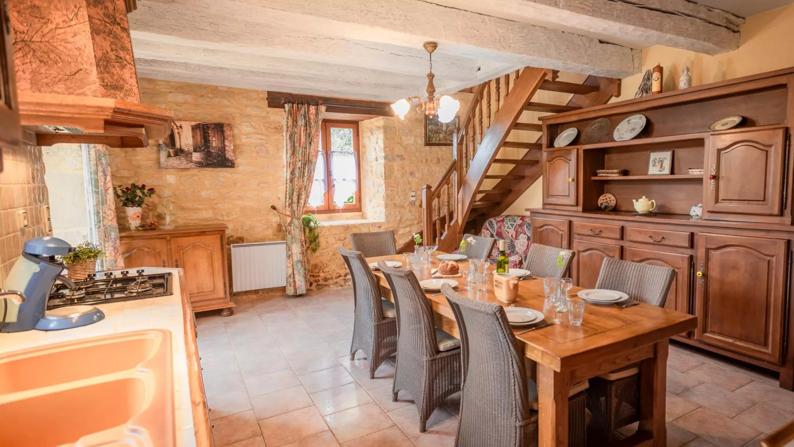 Gite Le Croix du Notaire-Dining room