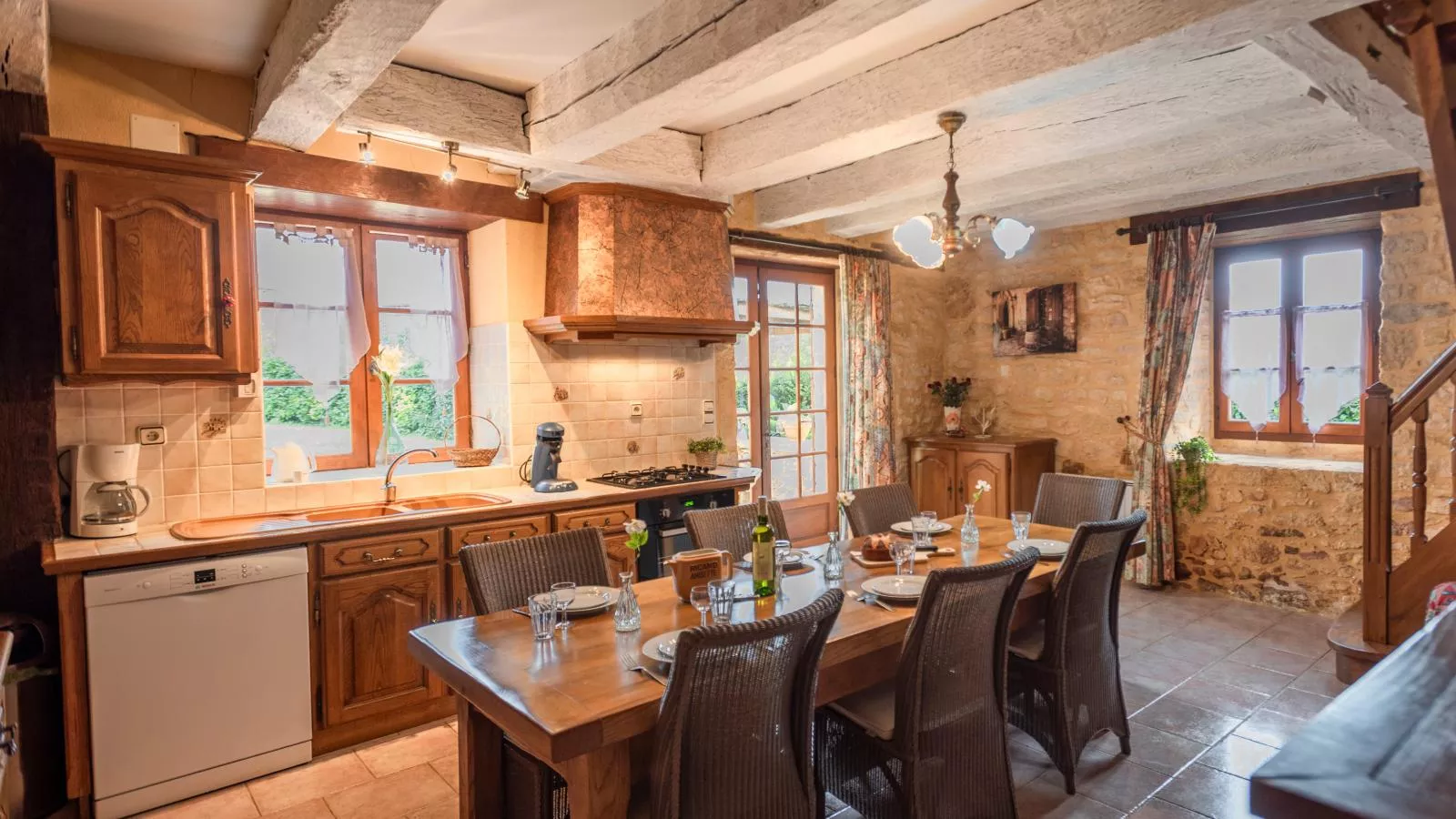 Gite Le Croix du Notaire-Dining room