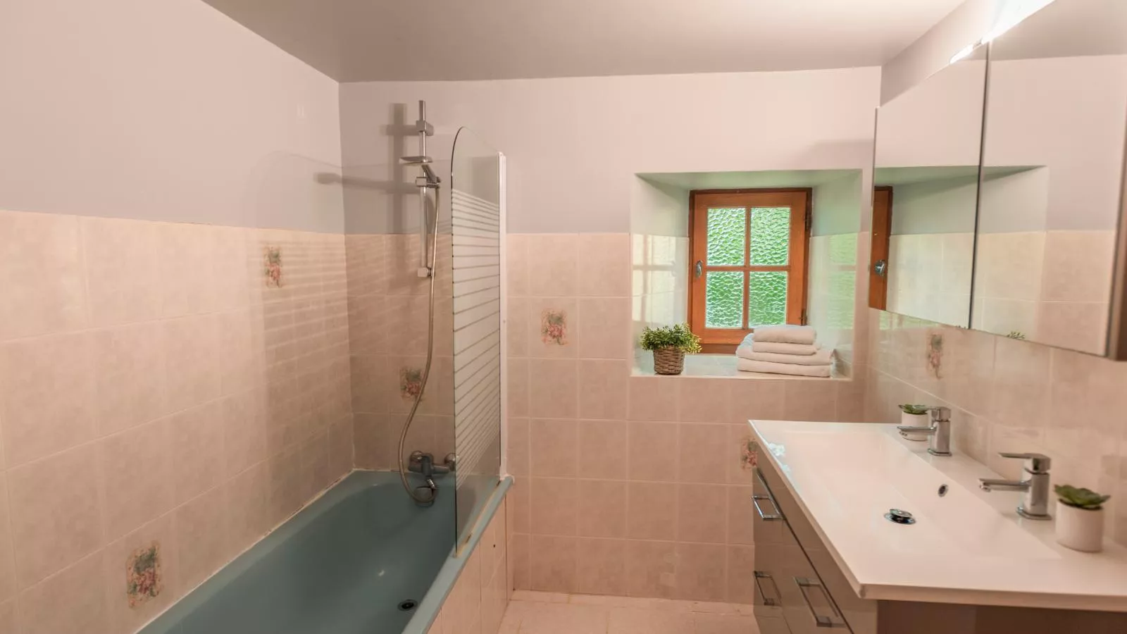 Gite Le Croix du Notaire-Bathroom