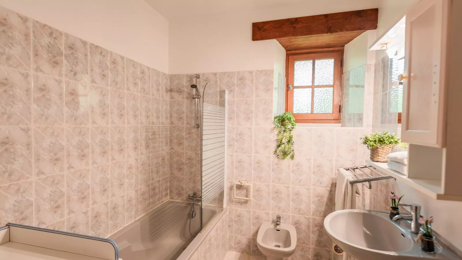 Gite Le Croix du Notaire-Bathroom