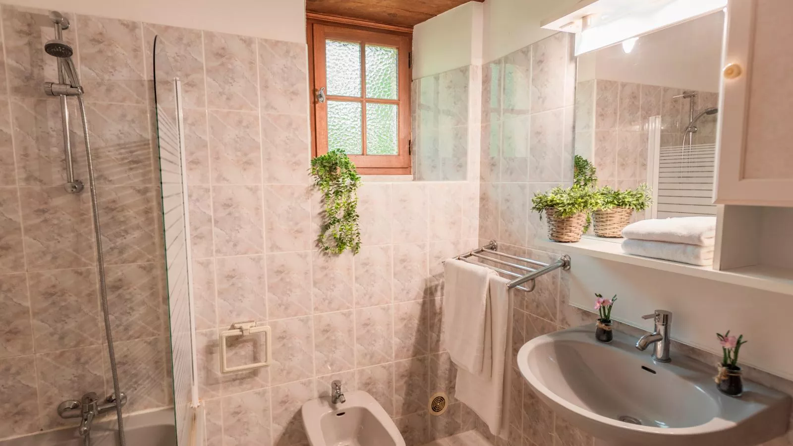 Gite Le Croix du Notaire-Bathroom