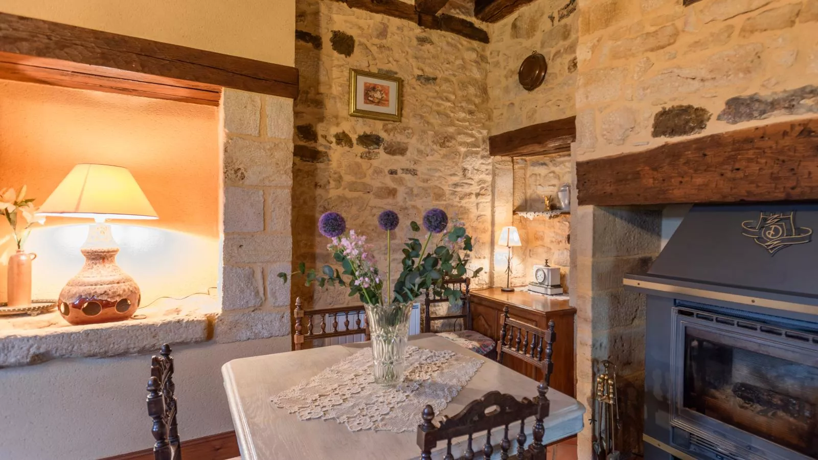 Gite Le Croix du Notaire-Dining room