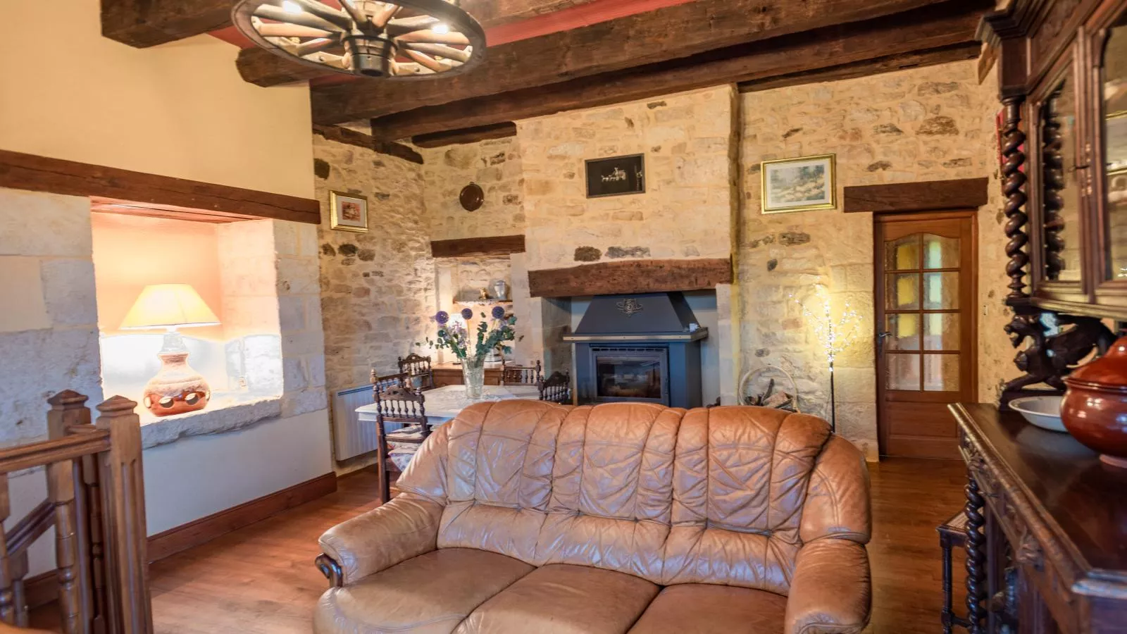 Gite Le Croix du Notaire-Living room