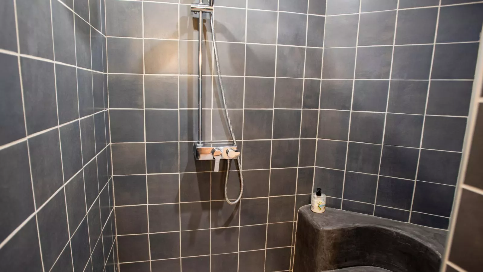 Le Pigeonnier Rouge-Badezimmer