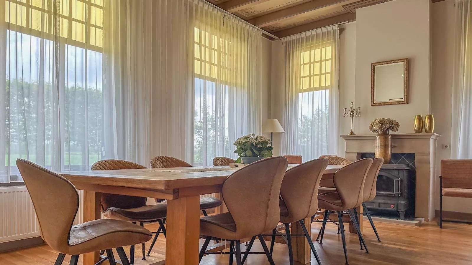Bronzigt-Dining room