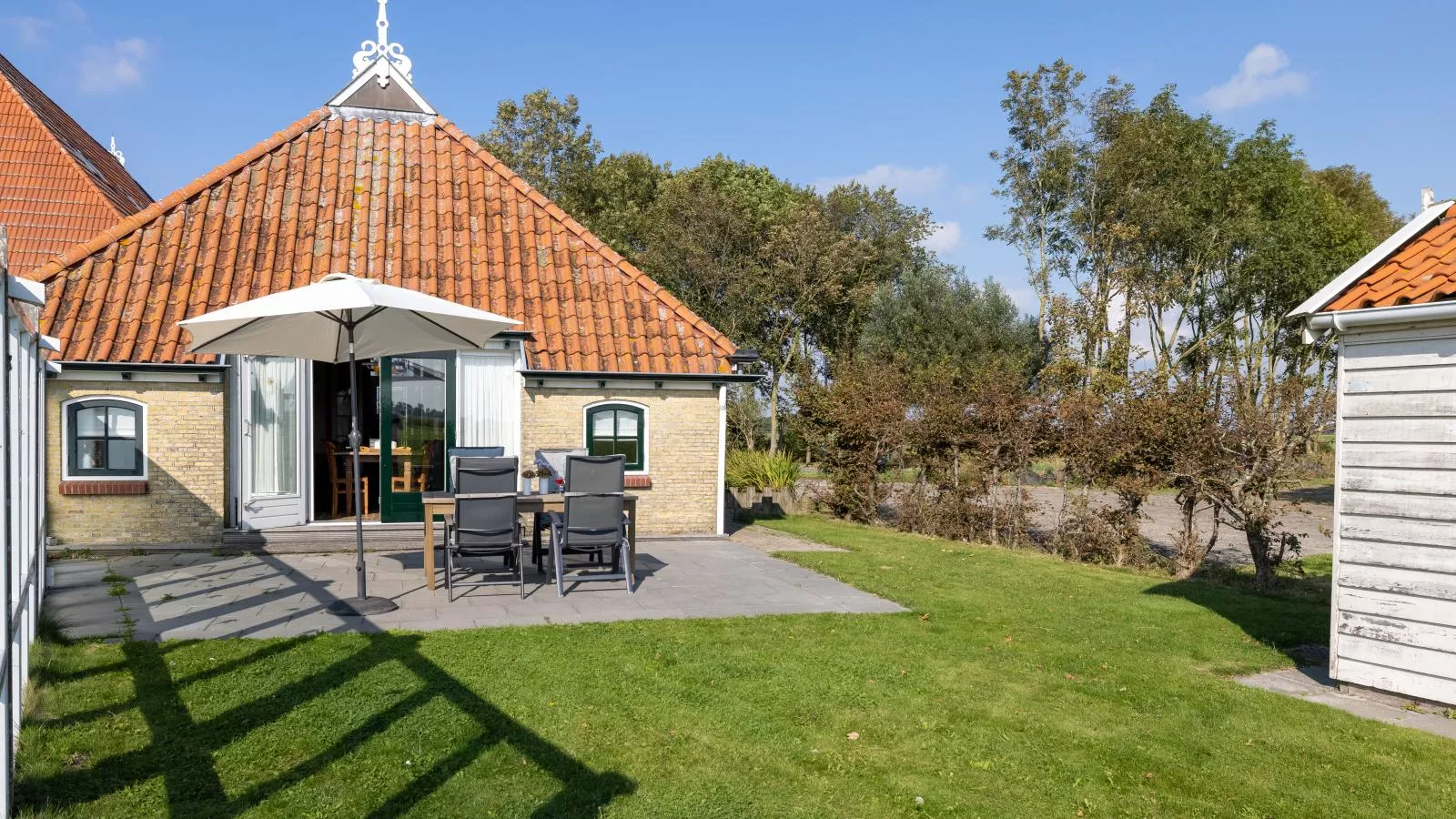 Het Koetshuis-Gardens summer