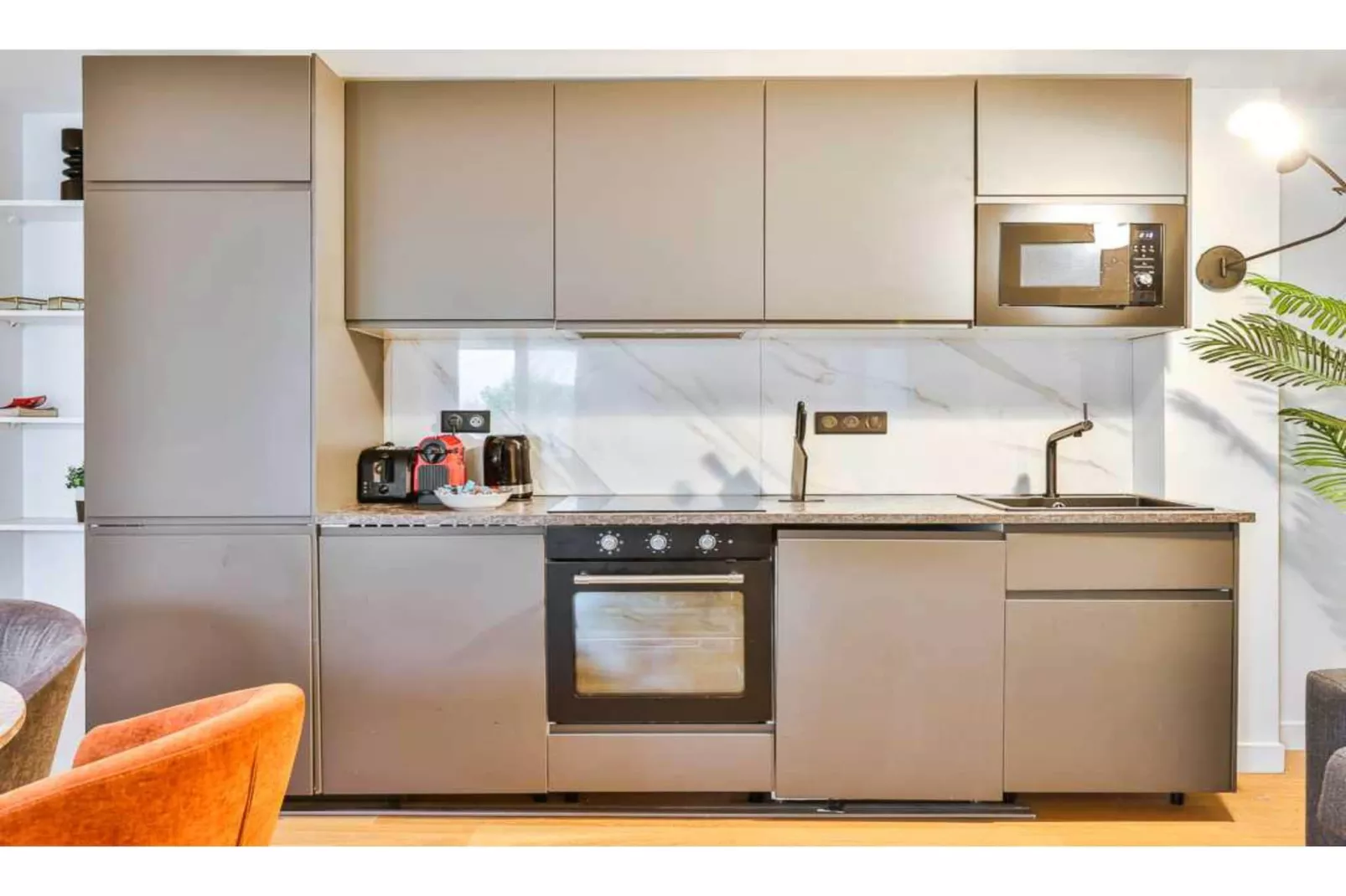 EC-1-PELEE-C-Kitchen