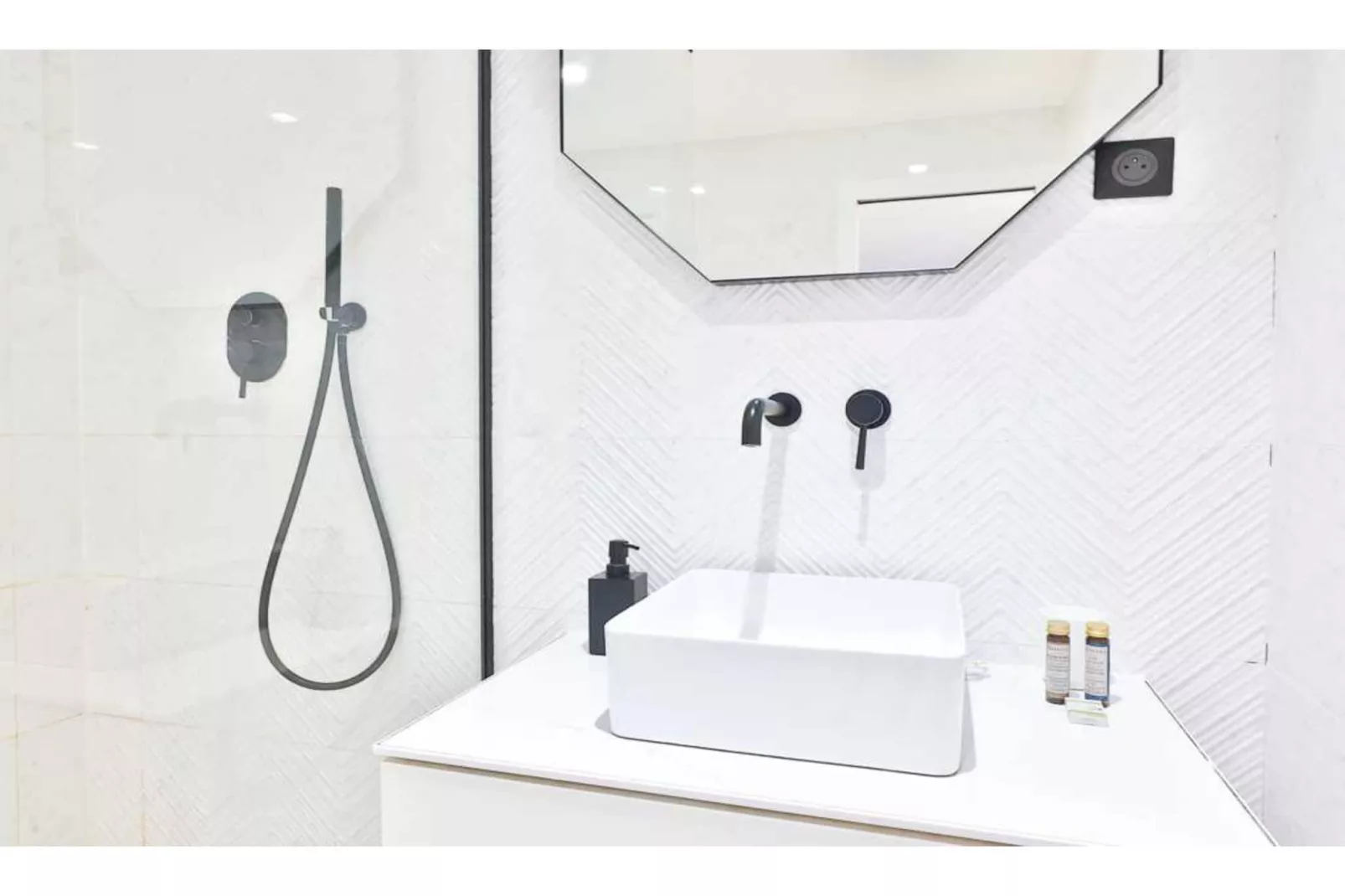 EC-1-PELEE-C-Bathroom