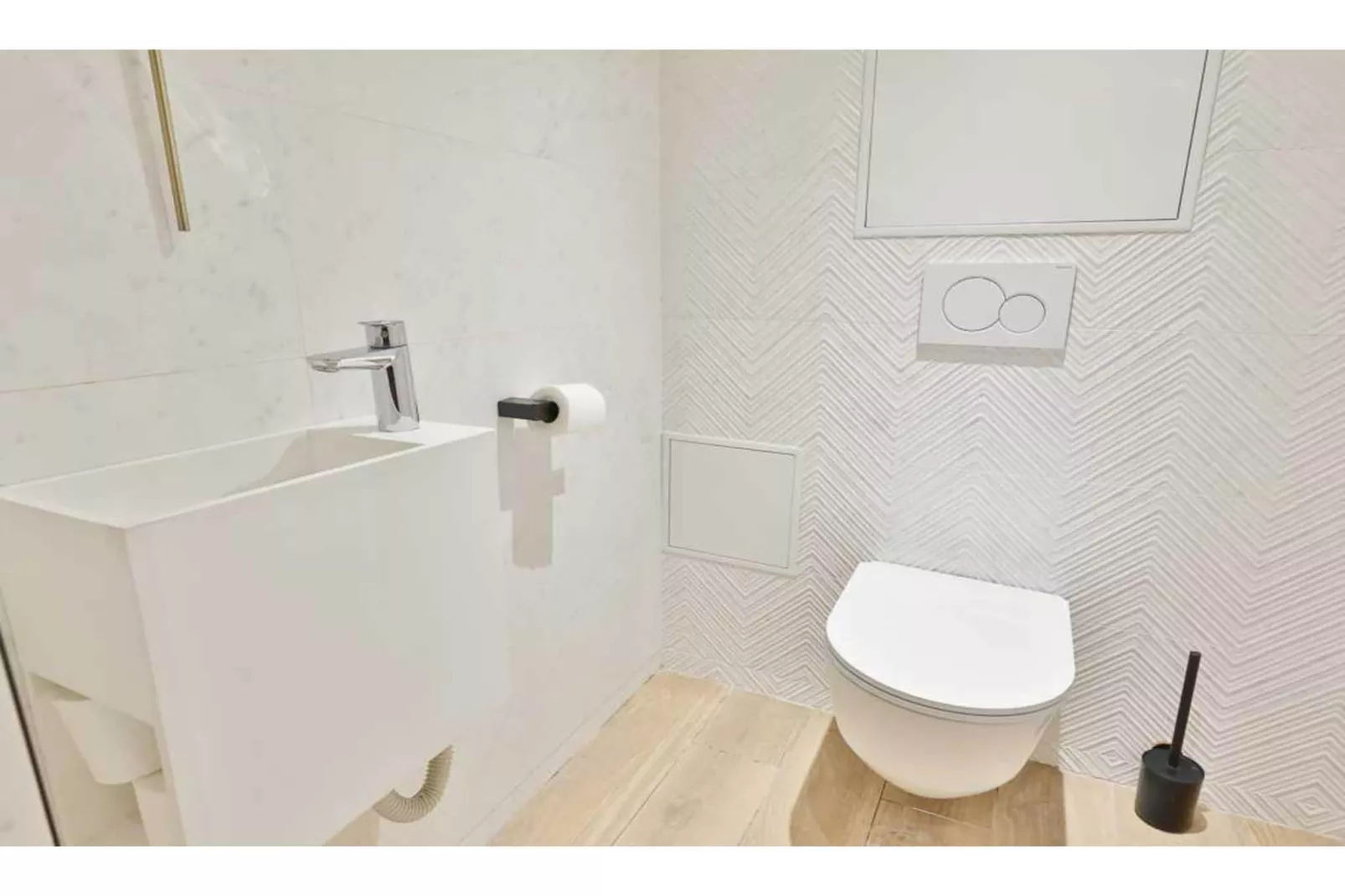 EC-1-PELEE-C-Bathroom