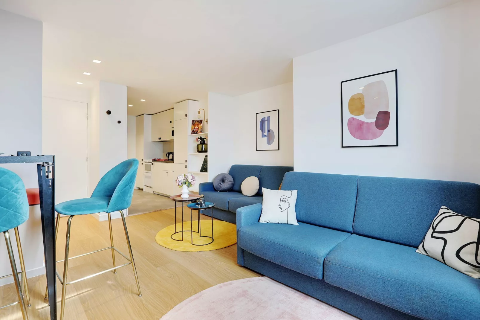EC-1-PELEE-D-Living room
