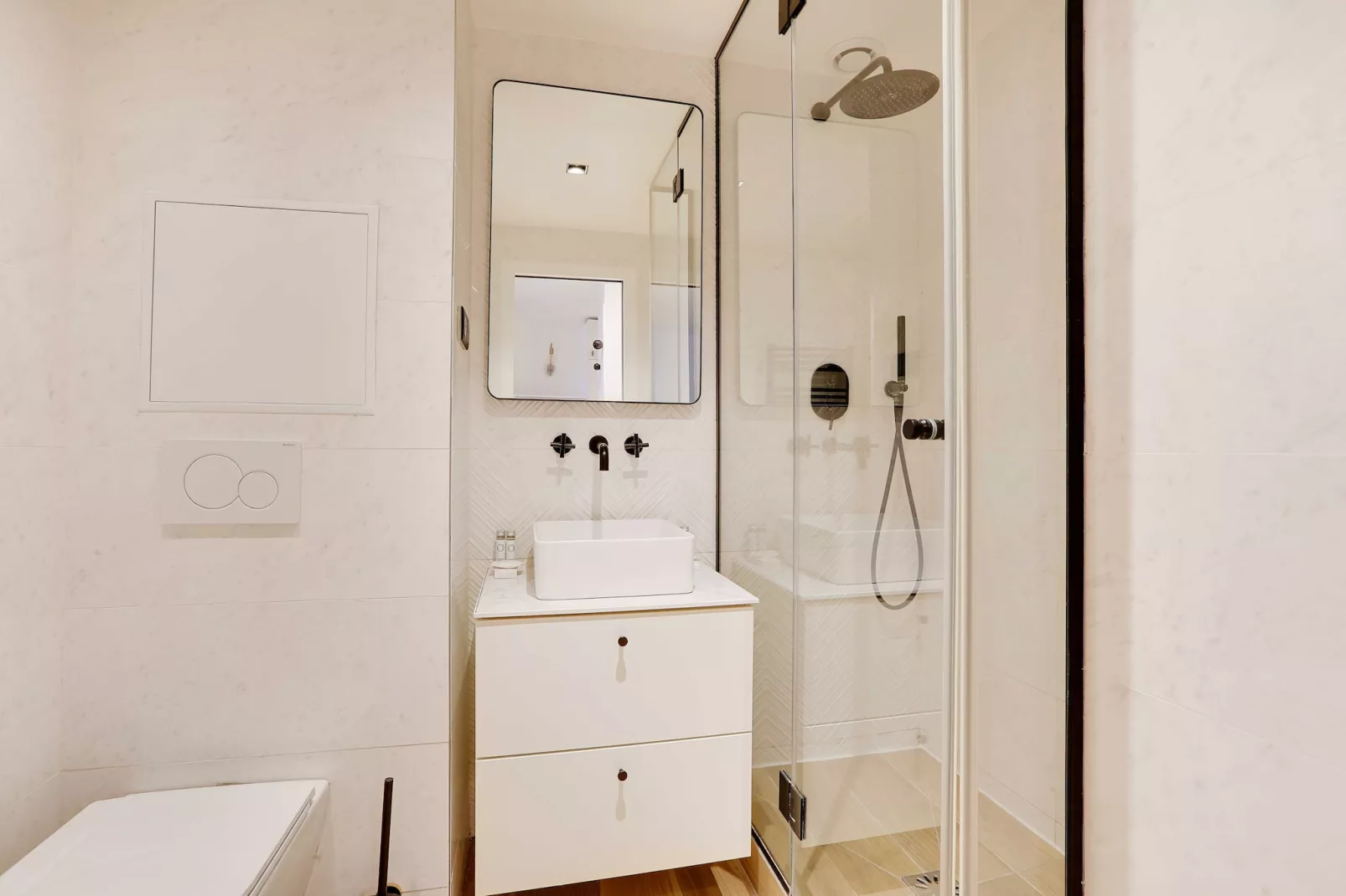 EC-1-PELEE-D-Bathroom