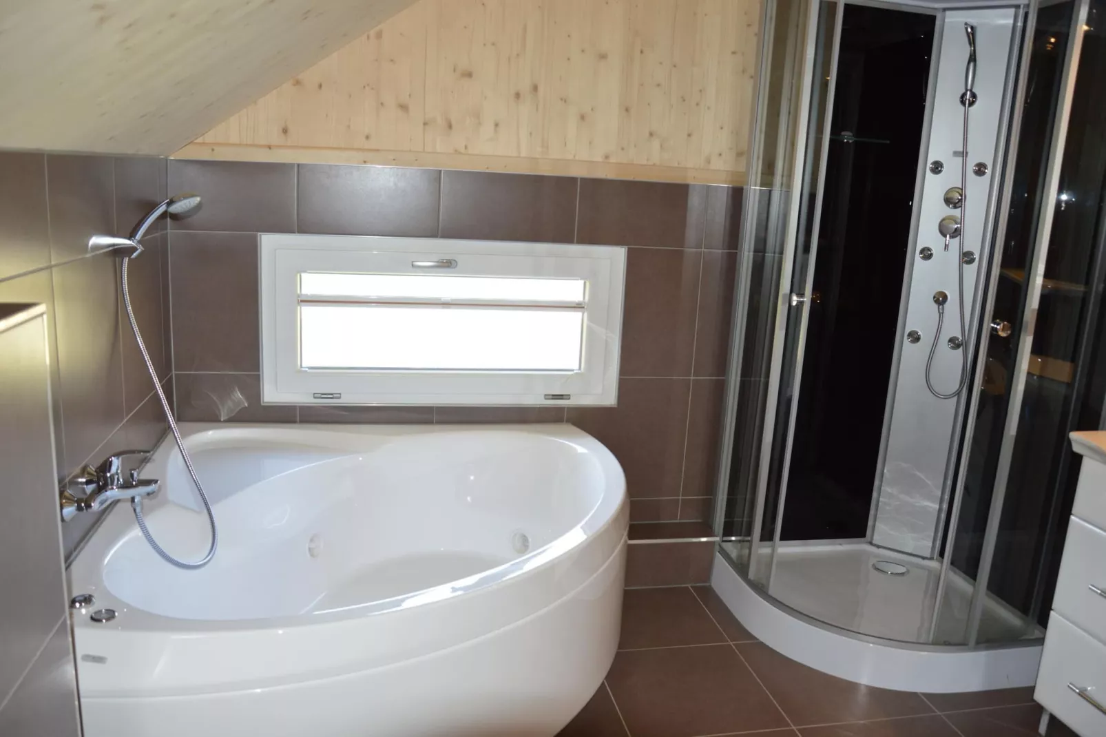 Feriendorf Murau 1-Badezimmer