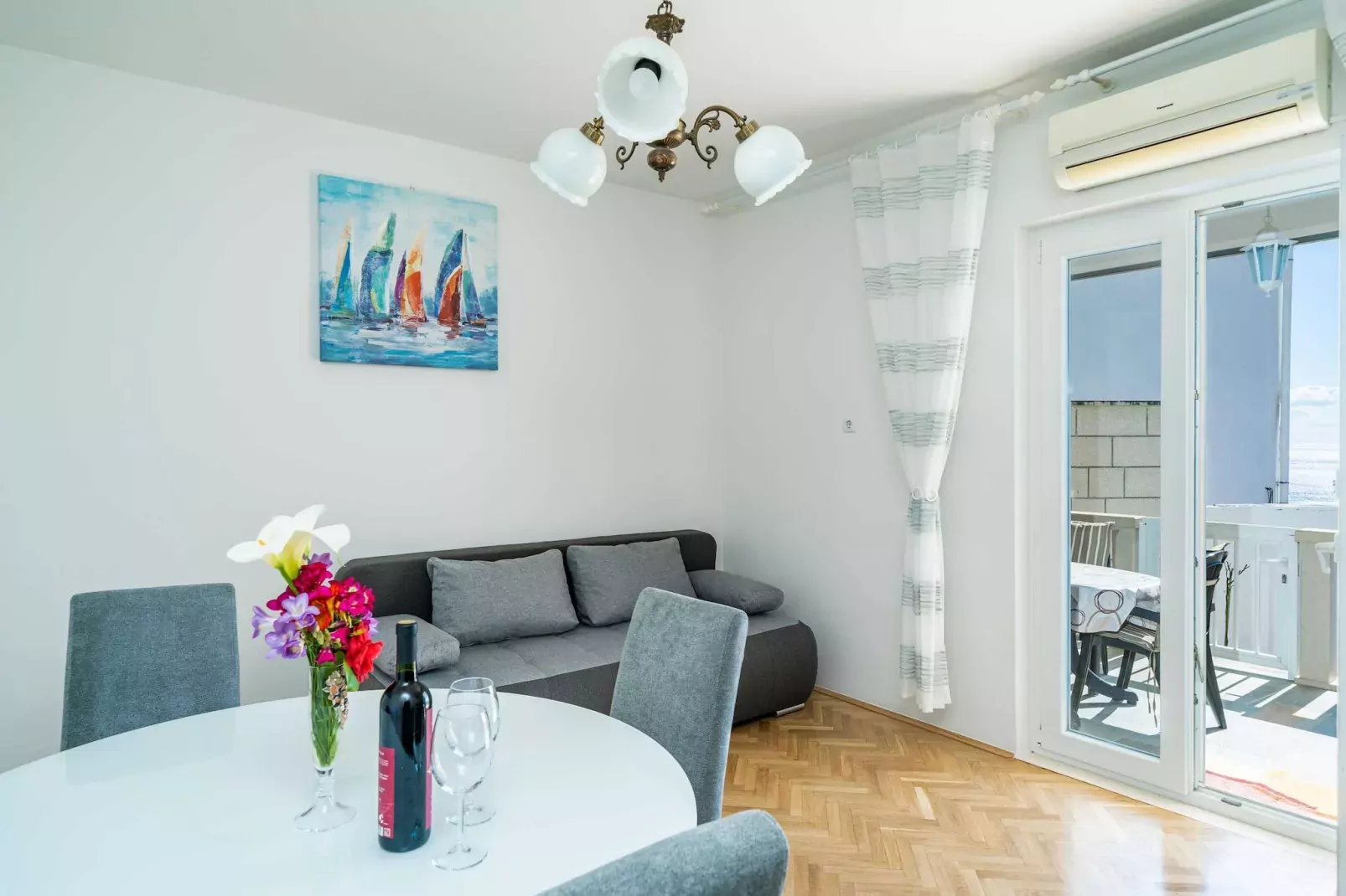Apartment Debos - One-Bedroom Apartment with Balcony and Sea View-Living room