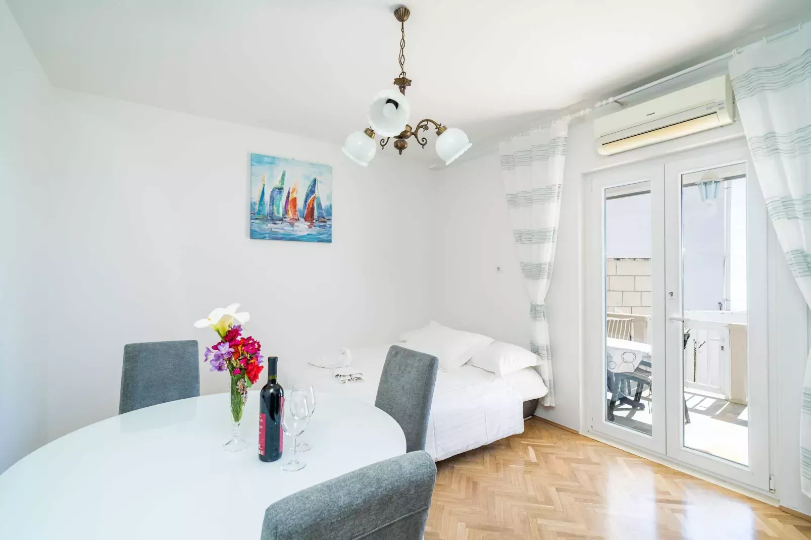 Apartment Debos - One-Bedroom Apartment with Balcony and Sea View-Living room