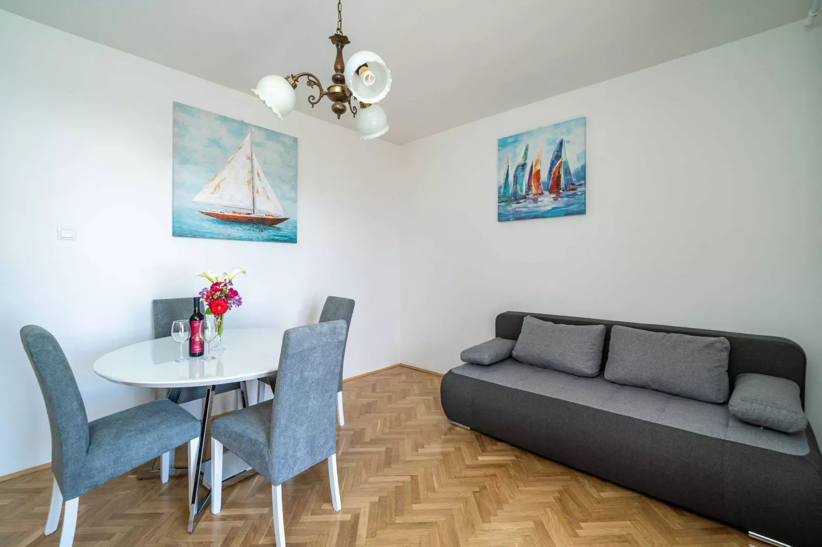 Apartment Debos - One-Bedroom Apartment with Balcony and Sea View-Living room