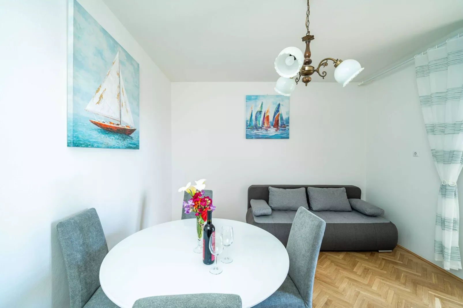 Apartment Debos - One-Bedroom Apartment with Balcony and Sea View-Living room