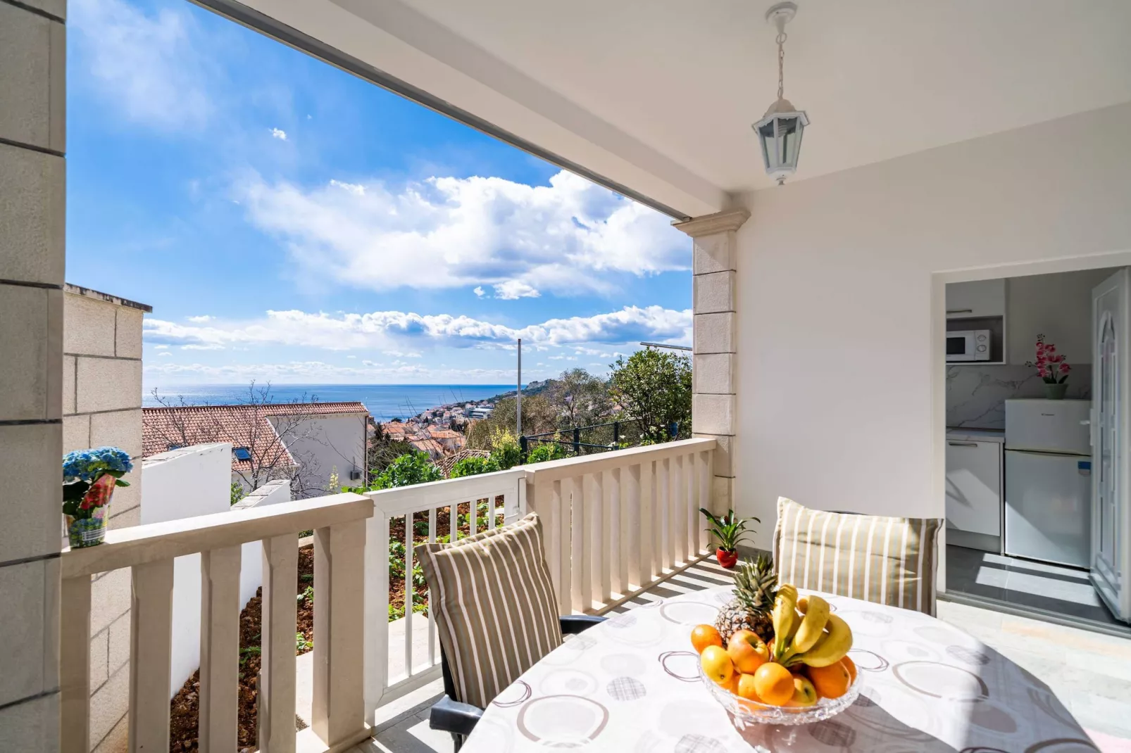 Apartment Debos - One-Bedroom Apartment with Balcony and Sea View-Terrace balcony
