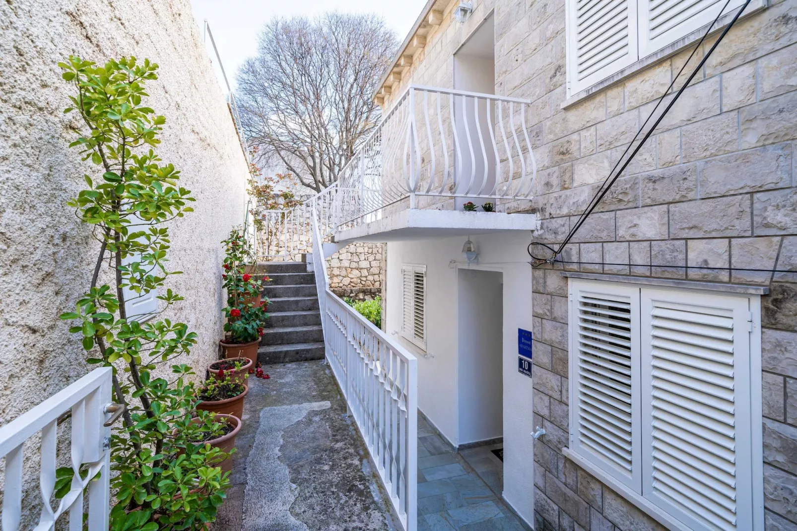 Apartment Debos - One-Bedroom Apartment with Balcony and Sea View-Outdoor