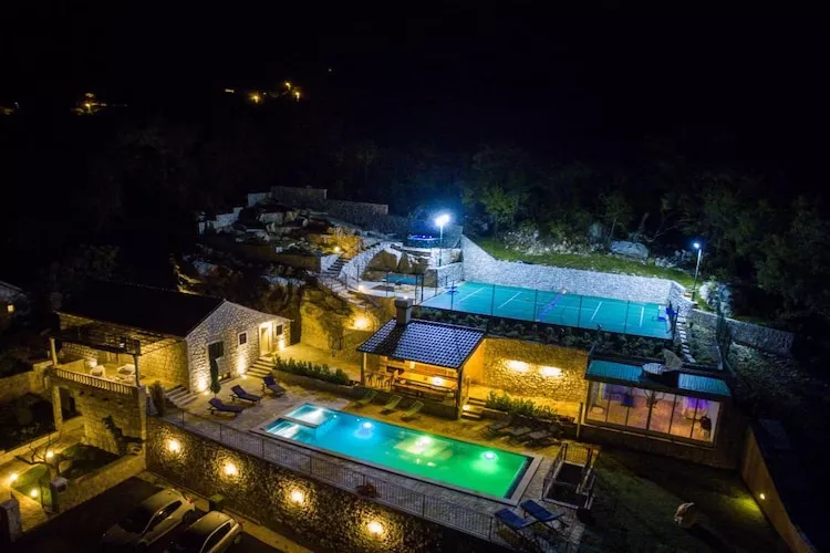 Villa Falcon Rook - Four-Bedroom Villa with Terrace and Swimming Pool-View