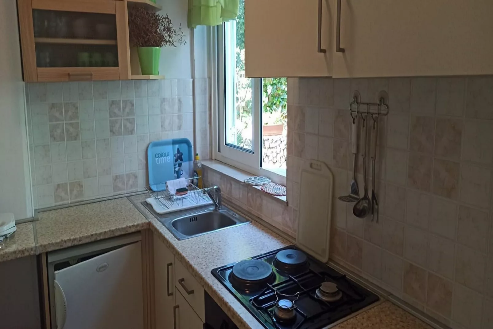 Apartments & Rooms Jokovic- Deluxe Double Room with Terrace and Partial Sea View (SOBA 3)-Kitchen