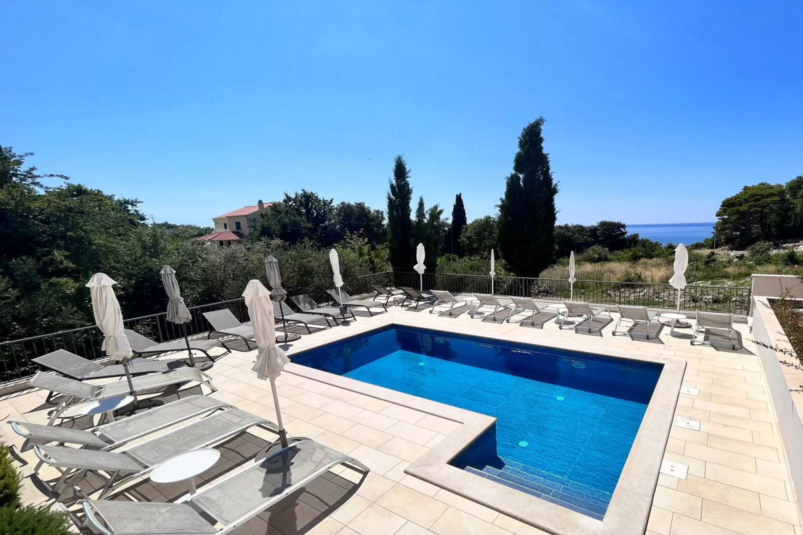 Apartments Villa Lukas - ''No.8'' One-Bedroom Apartment with Balcony and Sea View-Pool