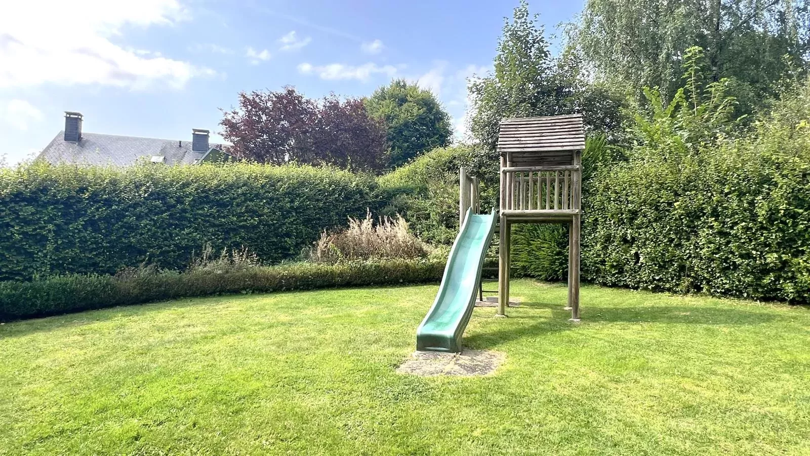 Aux Hirondelles-Gardens summer