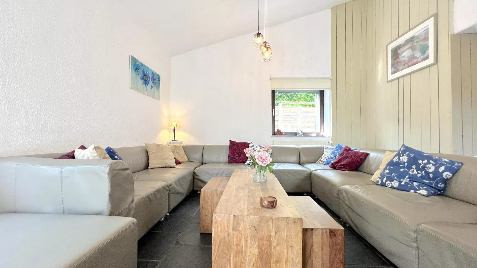 Aux Hirondelles-Living room