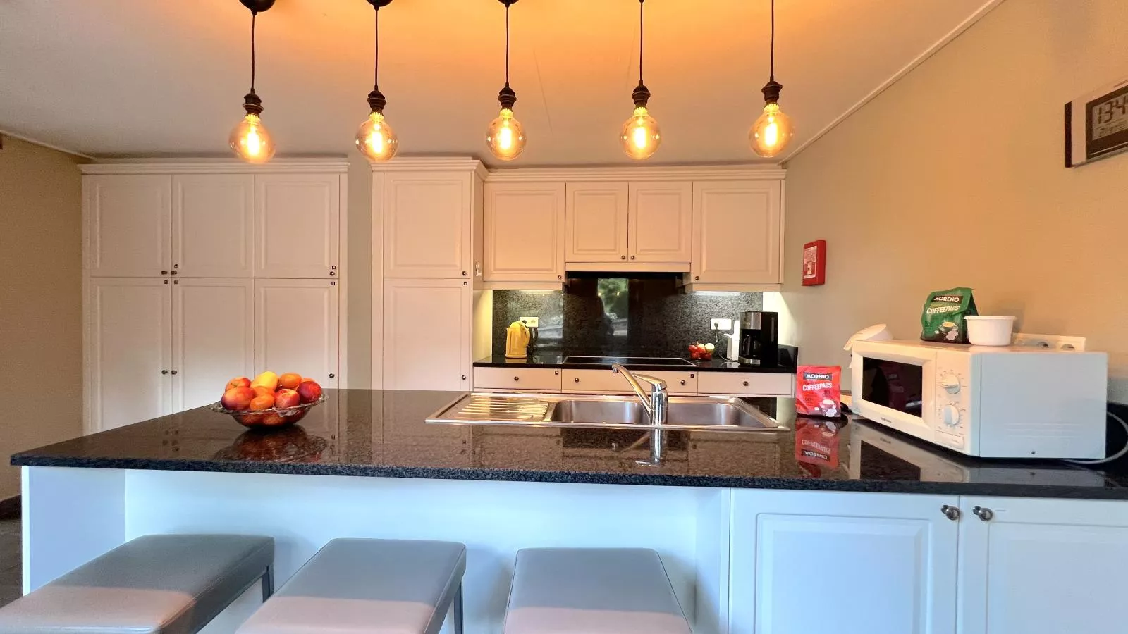 Aux Hirondelles-Kitchen