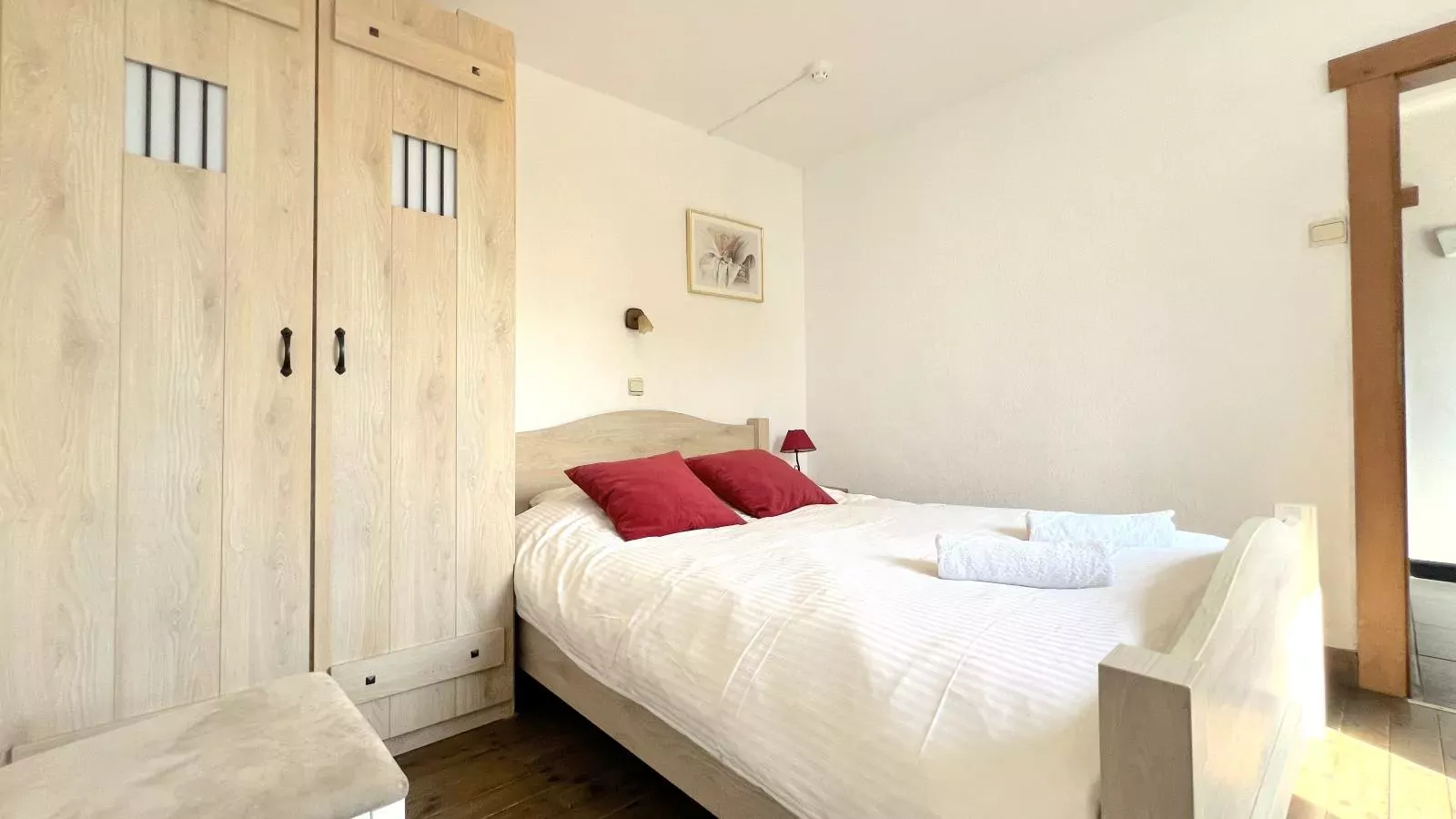 Aux Hirondelles-Bedroom