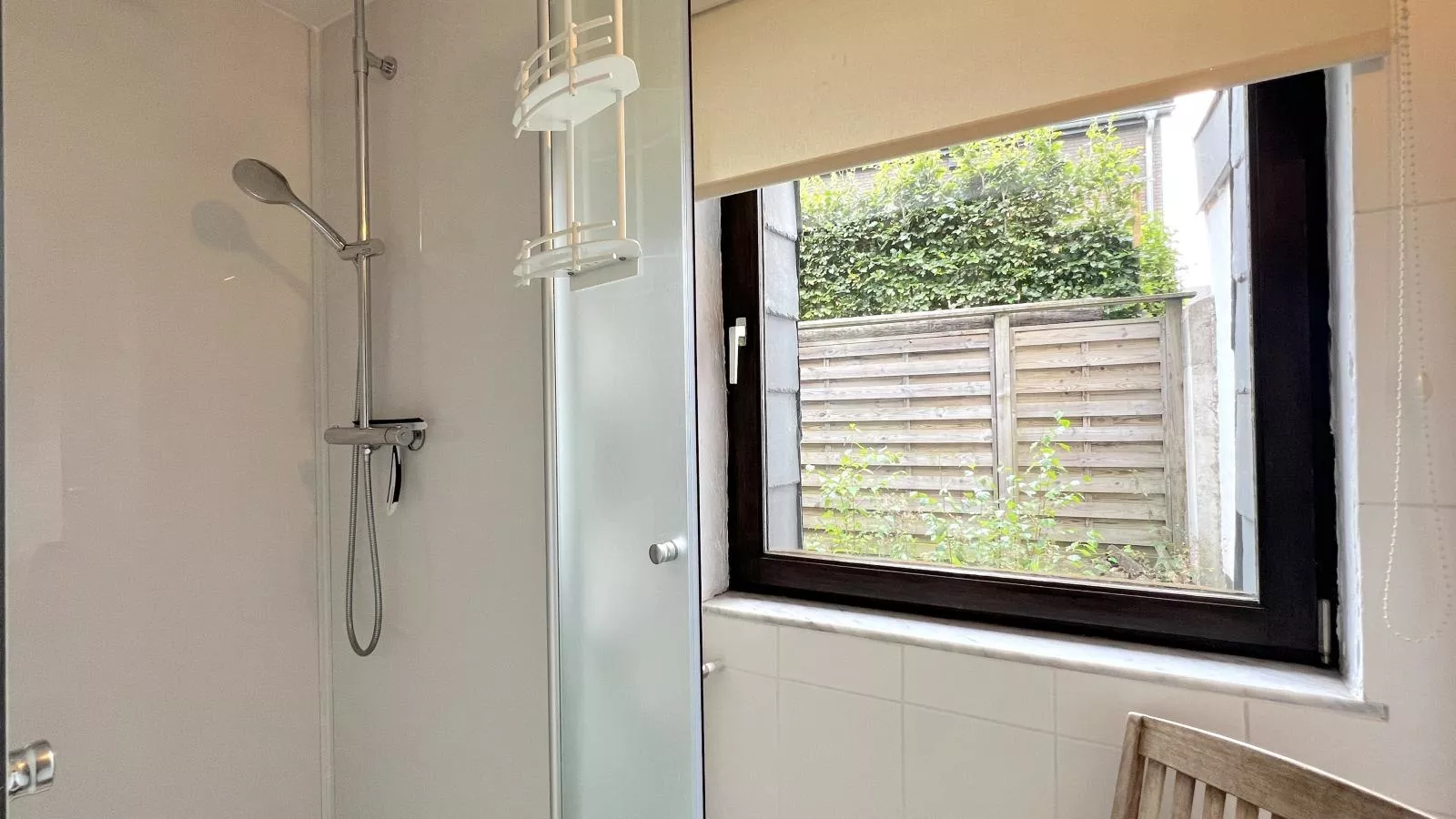 Aux Hirondelles-Bathroom