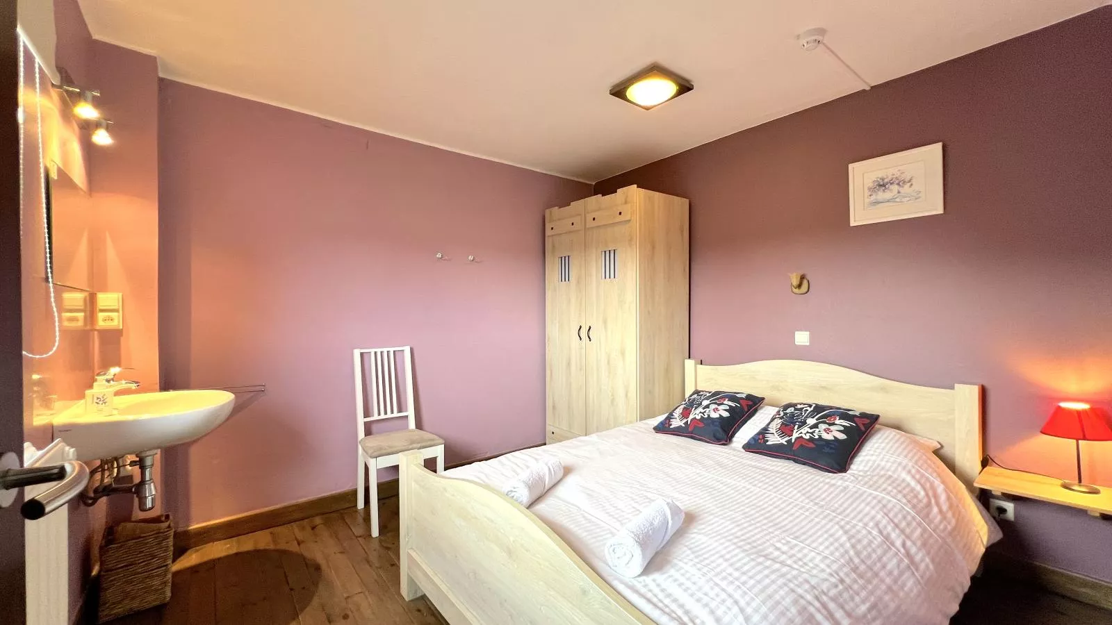 Aux Hirondelles-Bedroom