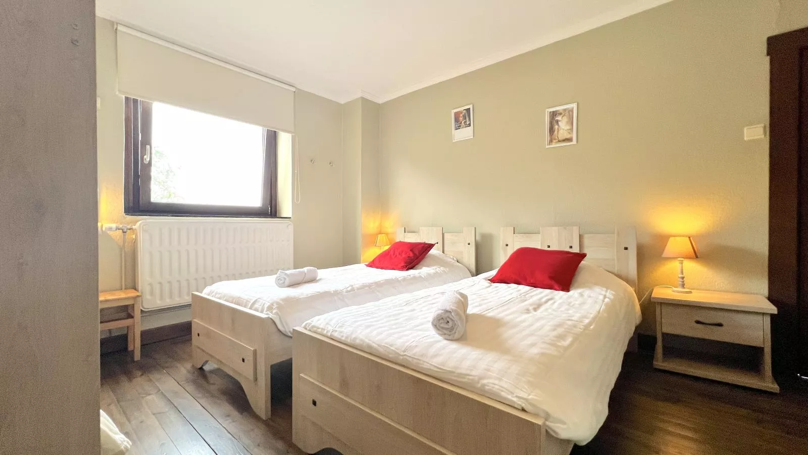 Aux Hirondelles-Bedroom