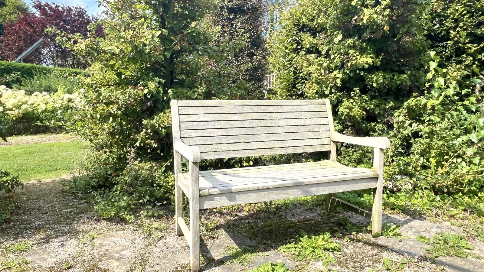 Aux Hirondelles-Gardens summer