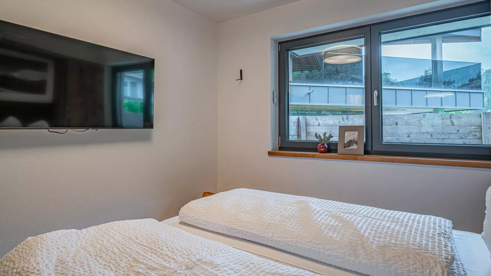 Guatsi-Bedroom