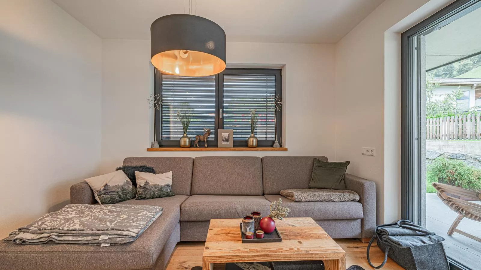Guatsi-Living room