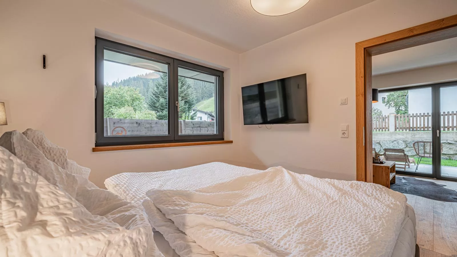 Guatsi-Bedroom