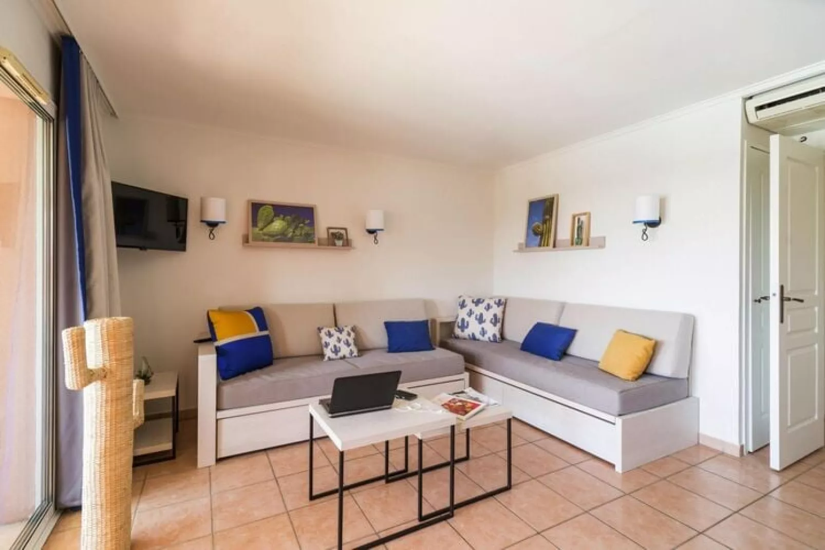 Residence Les Calanques, Les Issambres-24 Standard - Apt. 4 p. - 1 bedroom-Living room
