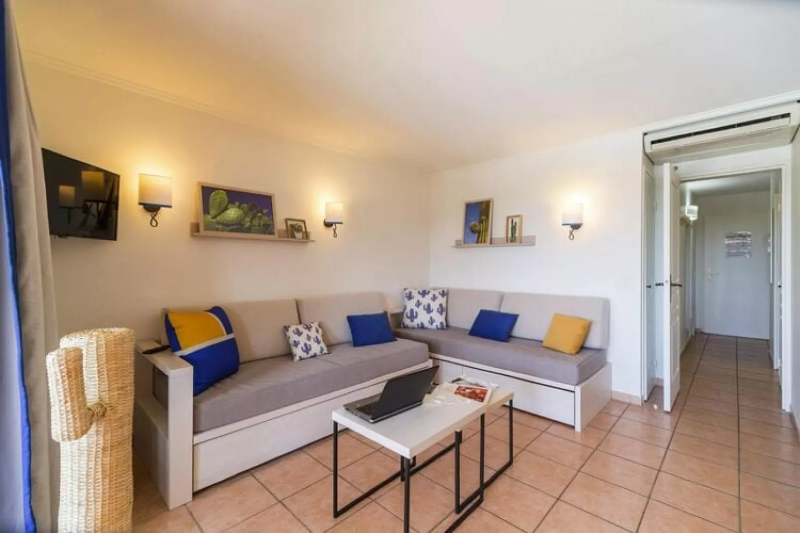 Residence Les Calanques, Les Issambres-24 Standard - Apt. 4 p. - 1 bedroom-Living room