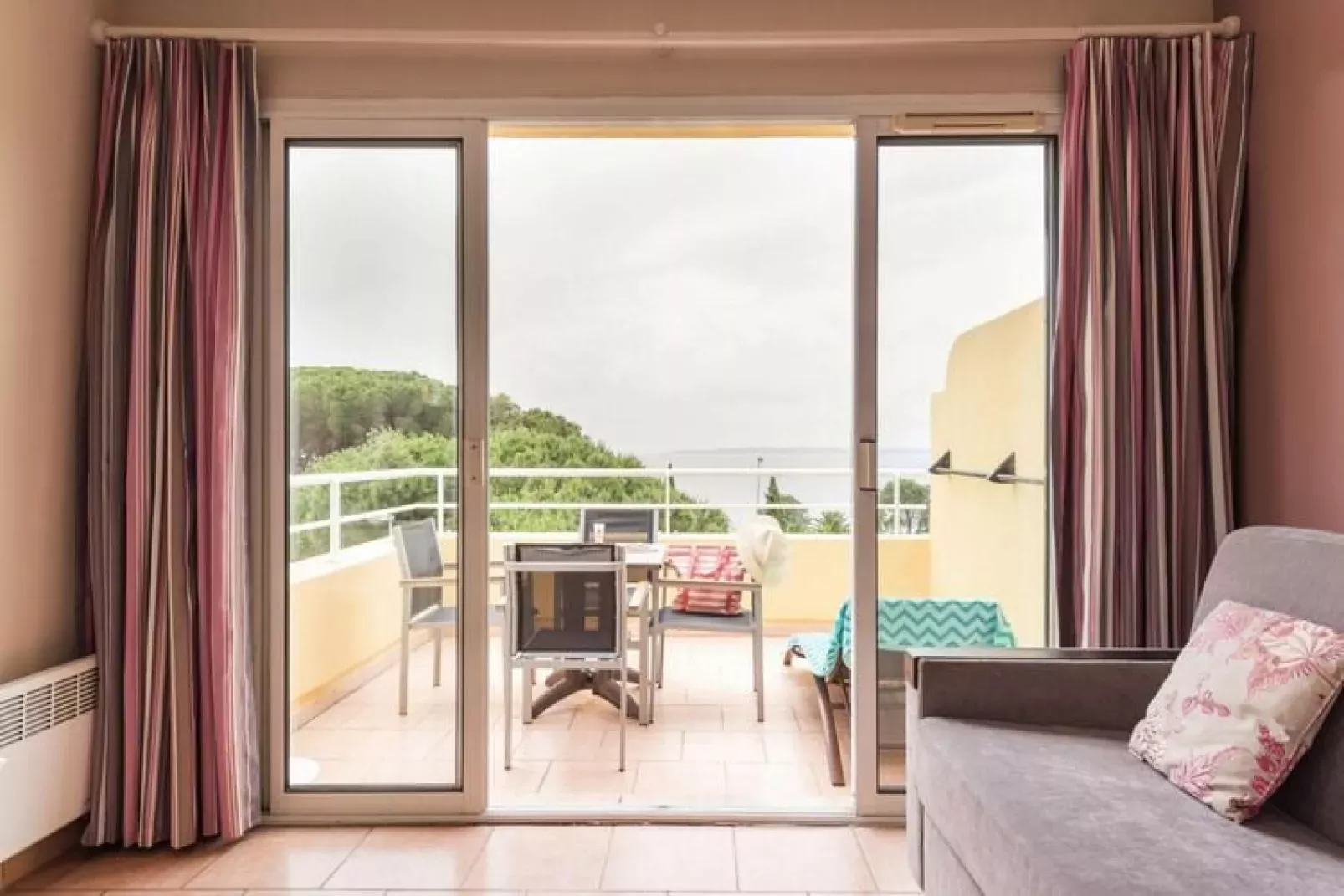 Residence Les Calanques, Les Issambres-24 Standard - Apt. 4 p. - 1 bedroom-Living room