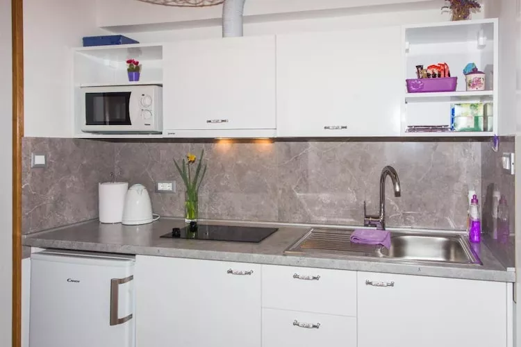 Guest House Old Town View - One Bedroom Apartment  with Balcony and Sea View - A 2+2 (Romantic)-Kitchen