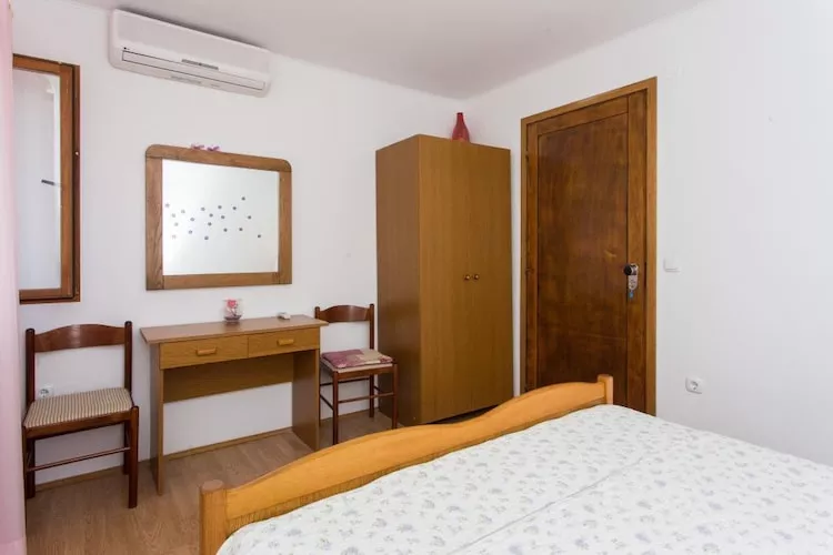 Guest House Old Town View - One Bedroom Apartment  with Balcony and Sea View - A 2+2 (Romantic)-Bedroom