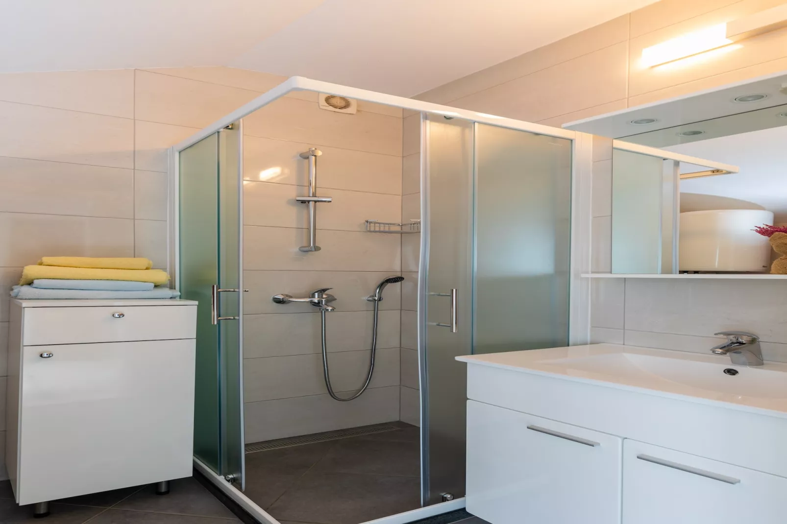 Apartments Katarina - Two-Bedroom Apartment (4 Adults) - Između Ribnjaka Street no.1 - #1-Salle de bain