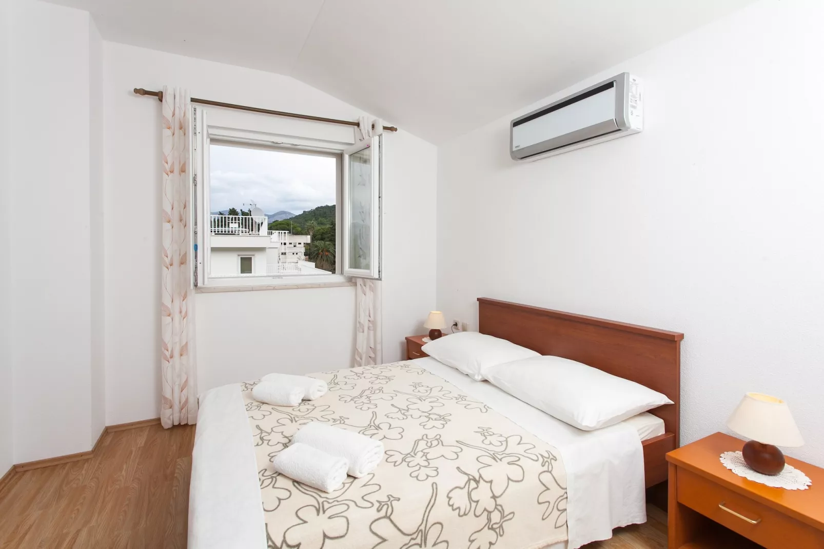 Apartments Ana Lopud - One-Bedroom Apartment with Balcony and Sea View - 6 (2 floor)-Bedroom