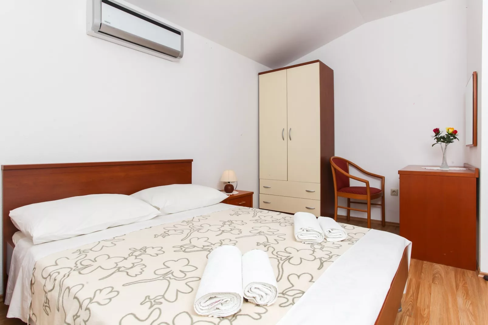 Apartments Ana Lopud - One-Bedroom Apartment with Balcony and Sea View - 6 (2 floor)-Bedroom